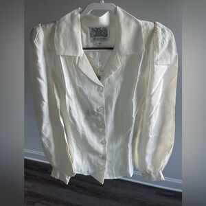 Beautiful vintage blouse!